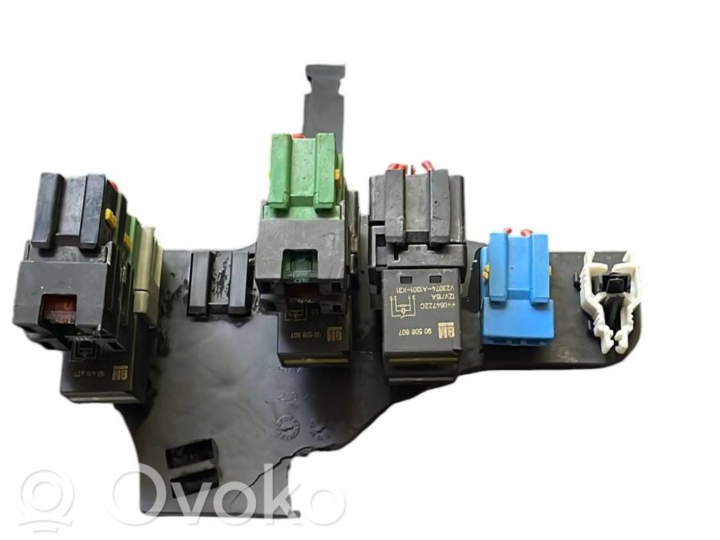 Opel Astra H Fuse module 