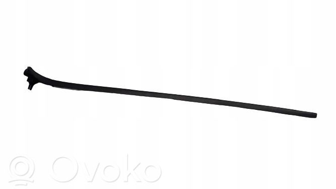 Volkswagen Golf VI Windshield trim 