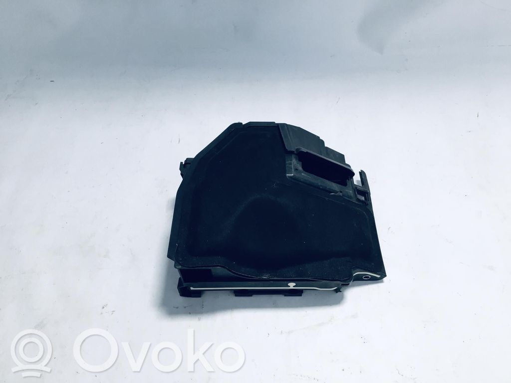 BMW 1 F40 Engine control unit box 
