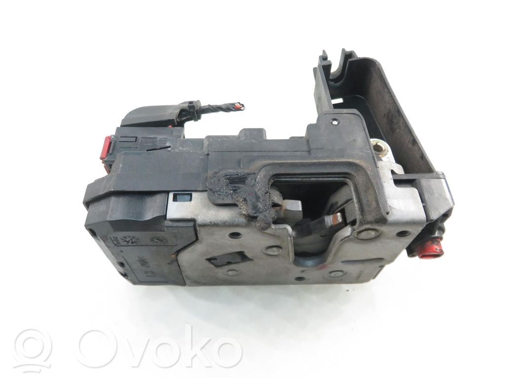 Opel Astra H Takaoven lukko 