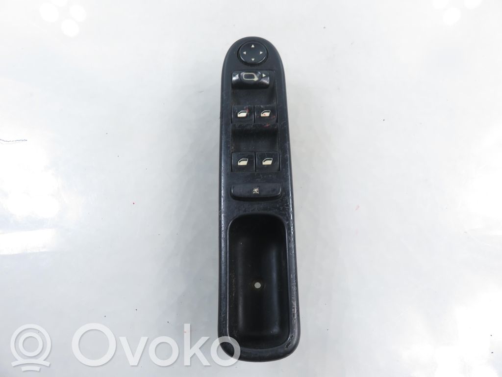 Peugeot 307 Electric window control switch 