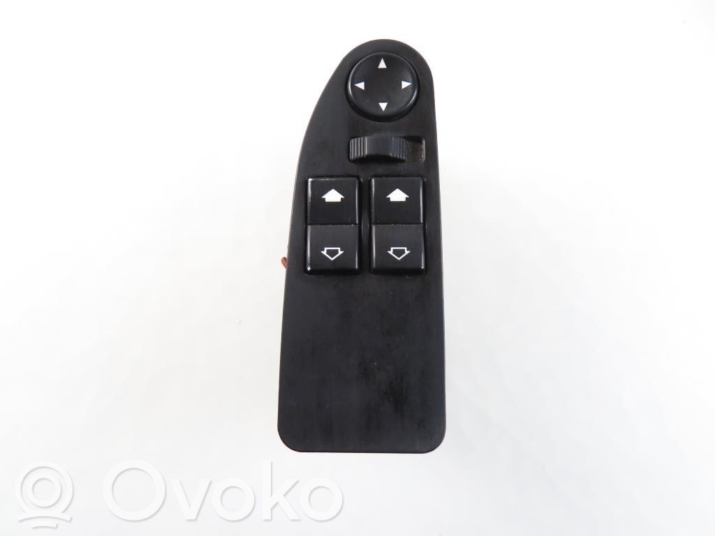 Electric window control switch   8368988,8368988