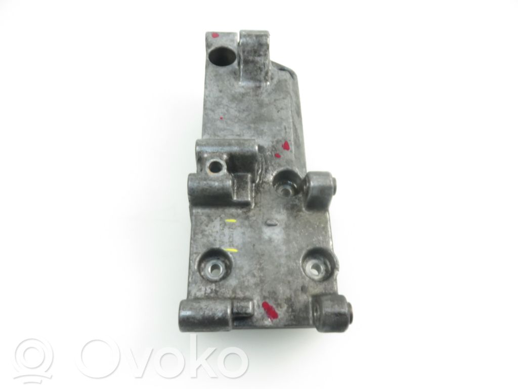 Volvo 850 Generator/alternator bracket 