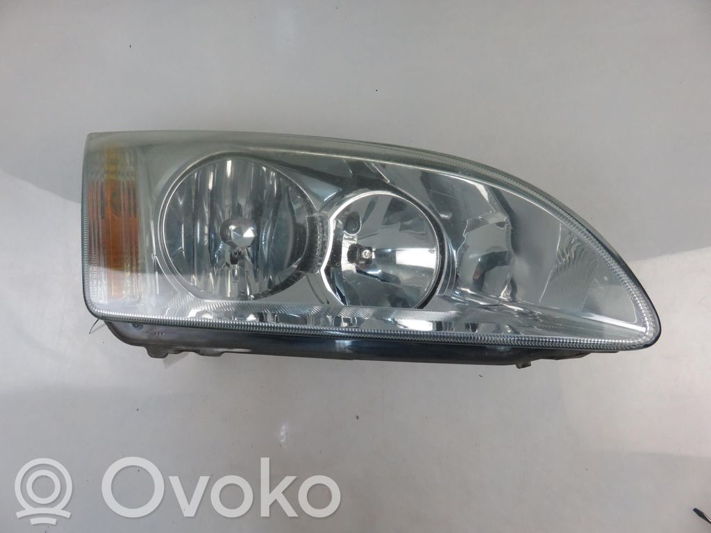 Ford Focus Lampa przednia 