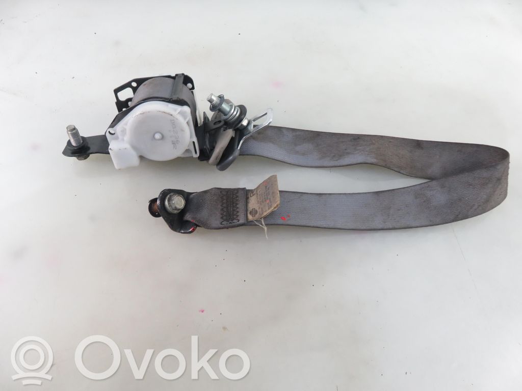Nissan Navara D22 Cinturón trasero 