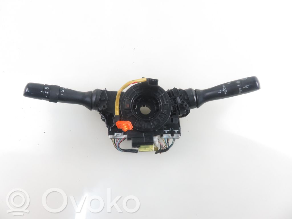 Toyota Yaris Interruptor/palanca de limpiador de luz de giro 