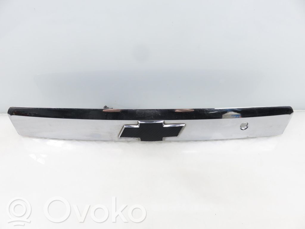 Chevrolet Captiva Trunk door license plate light bar 