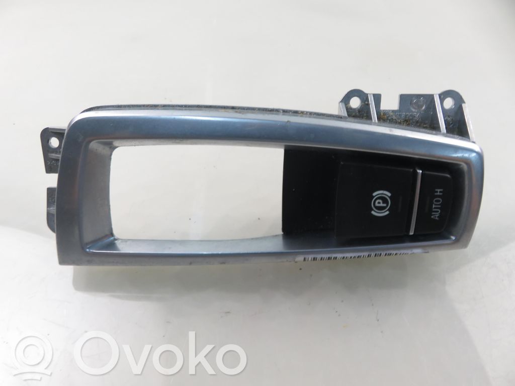 BMW 5 F10 F11 Przycisk hamulca ręcznego 