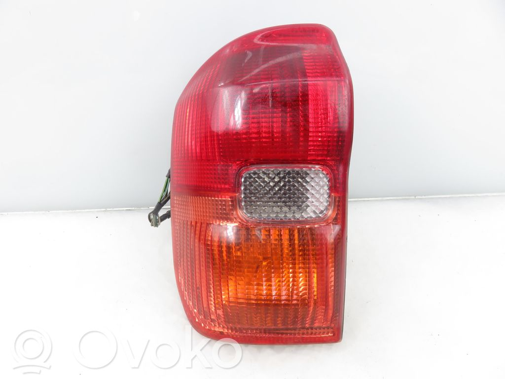 Toyota RAV 4 (XA20) Feux arrière / postérieurs