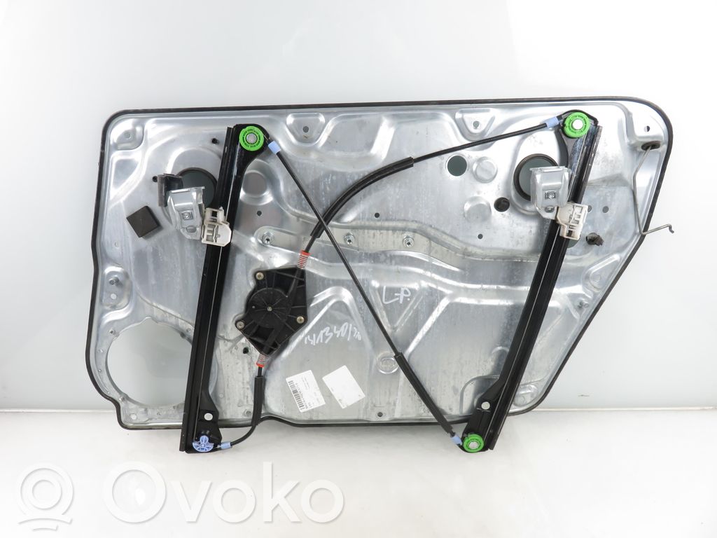 Volkswagen PASSAT B5.5 Front door window regulator with motor