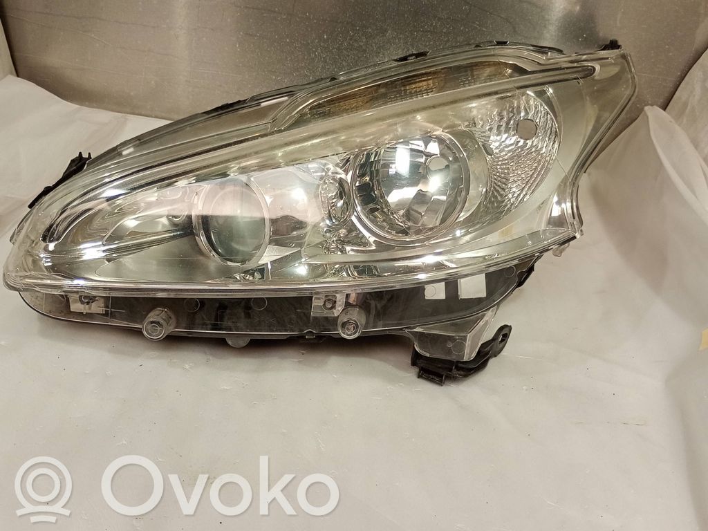 Peugeot 208 I Lampa przednia 
