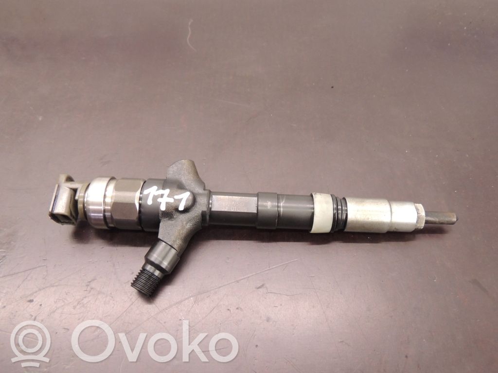 Inyector de combustible   236700G030,D171