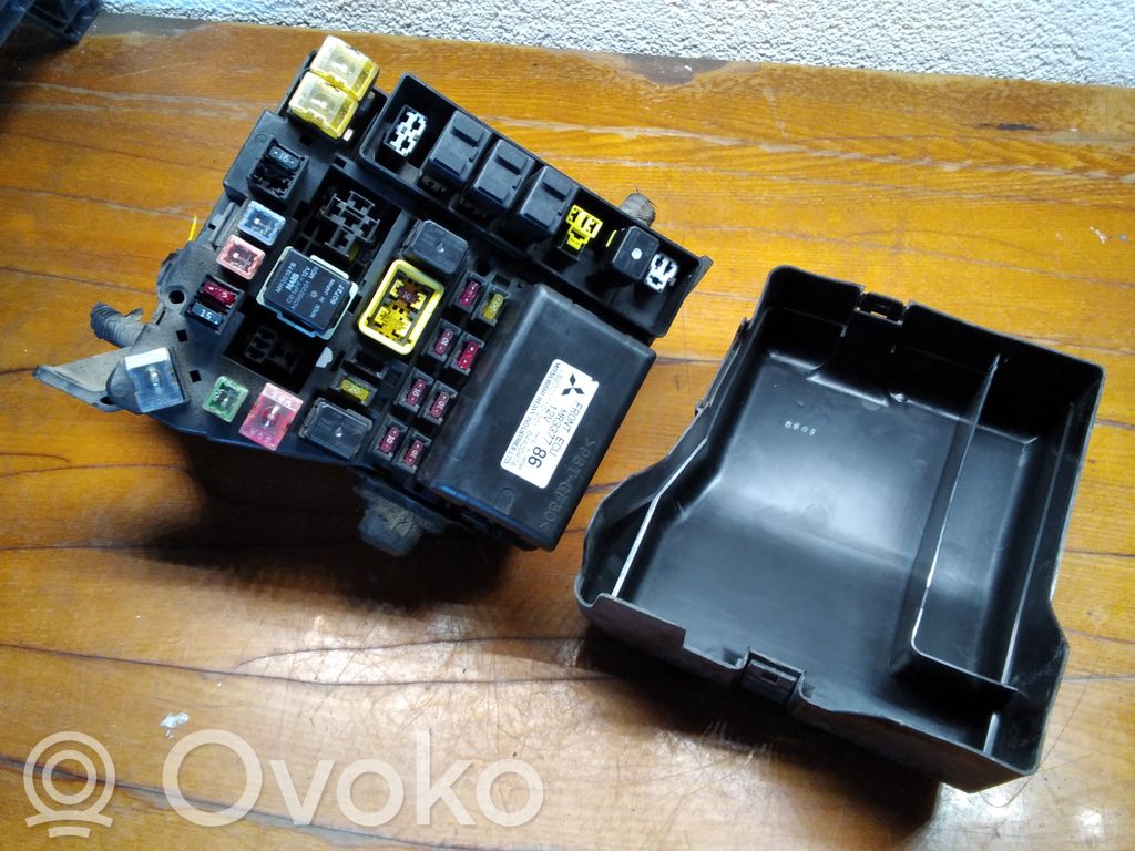 Mitsubishi Space Wagon Fuse module 