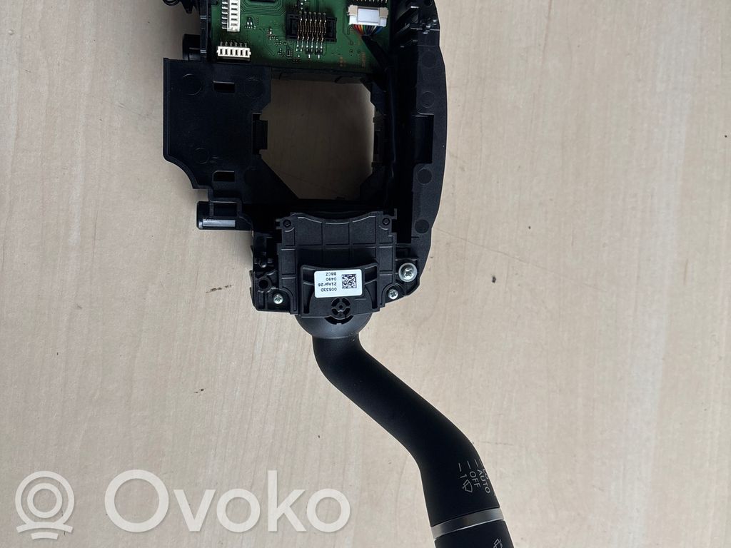 Manetka / Przełącznik kierunkowskazów wycieraczek   L8B213N064BC,005330