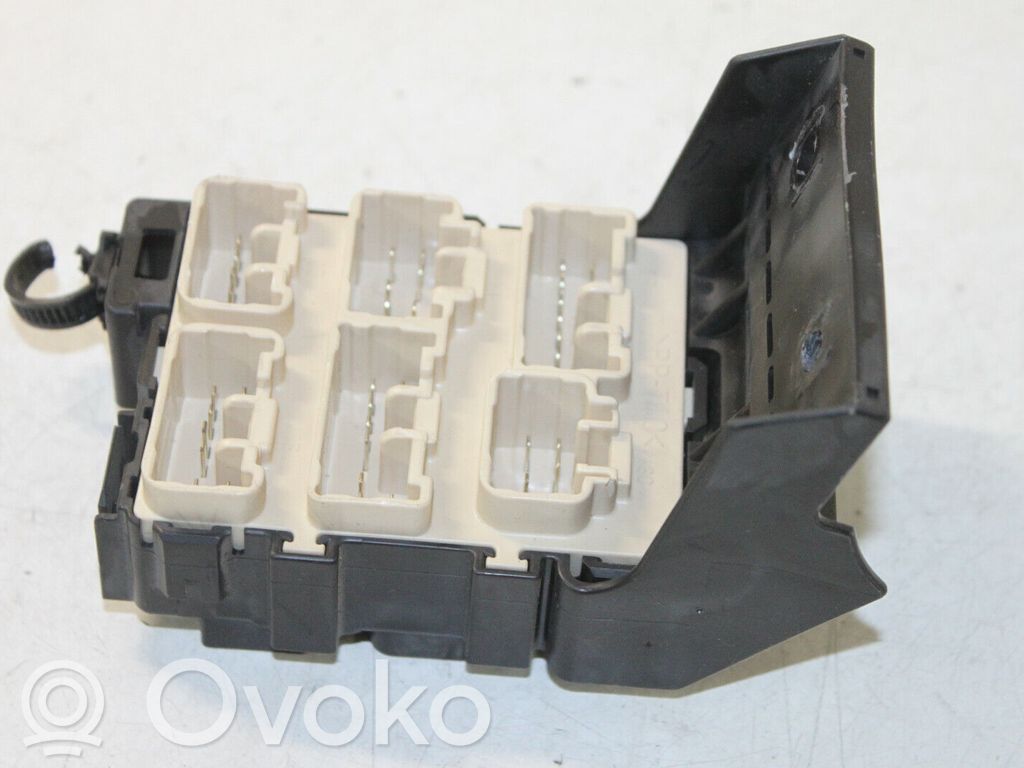 Módulo de fusible   8273405030