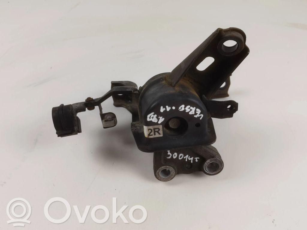 Engine mount bracket