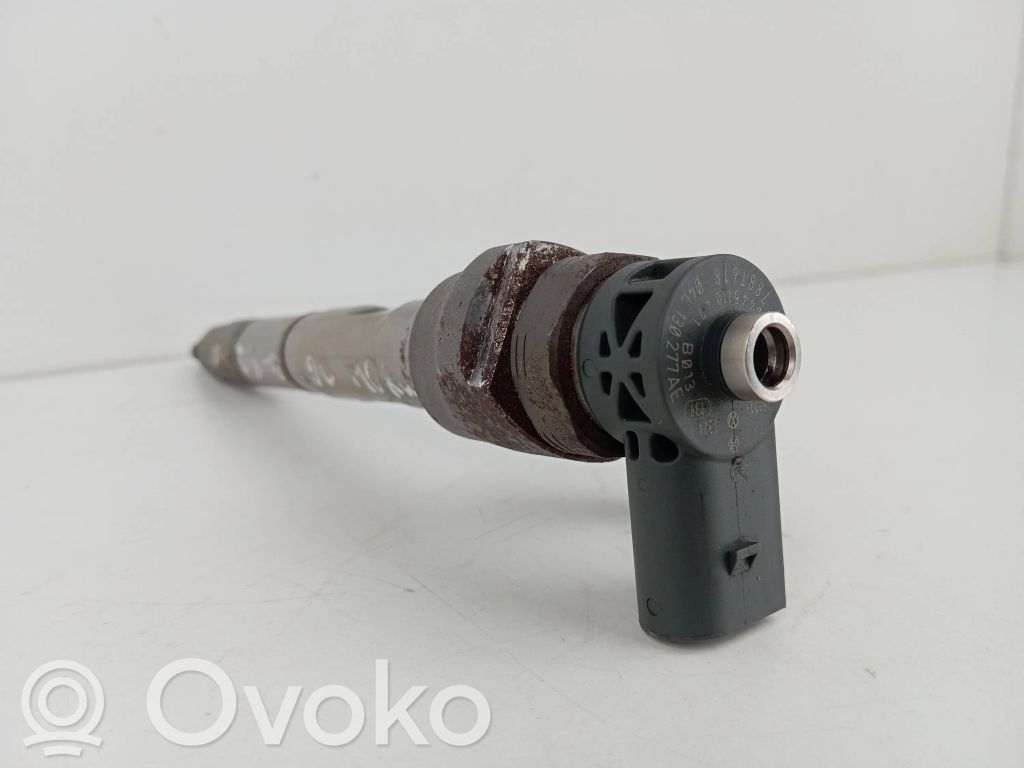 Volkswagen PASSAT B8 Wtryskiwacz paliwa 