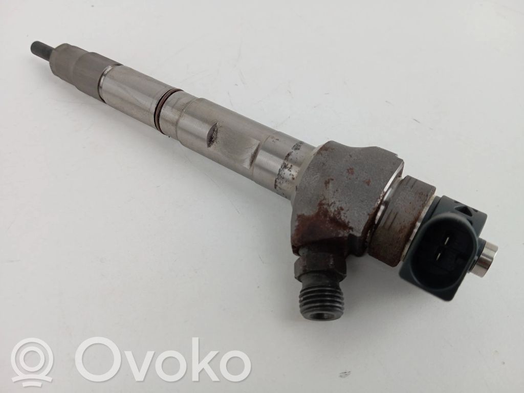 Volkswagen PASSAT B8 Wtryskiwacz paliwa 