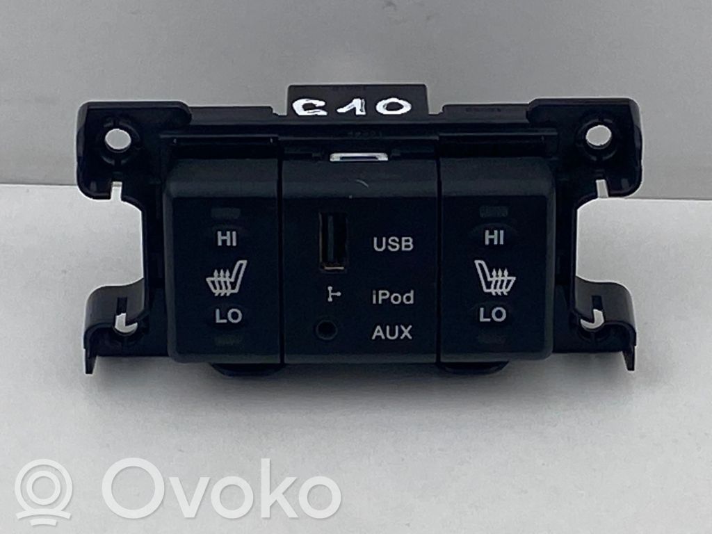 Hyundai Santa Fe USB socket connector 