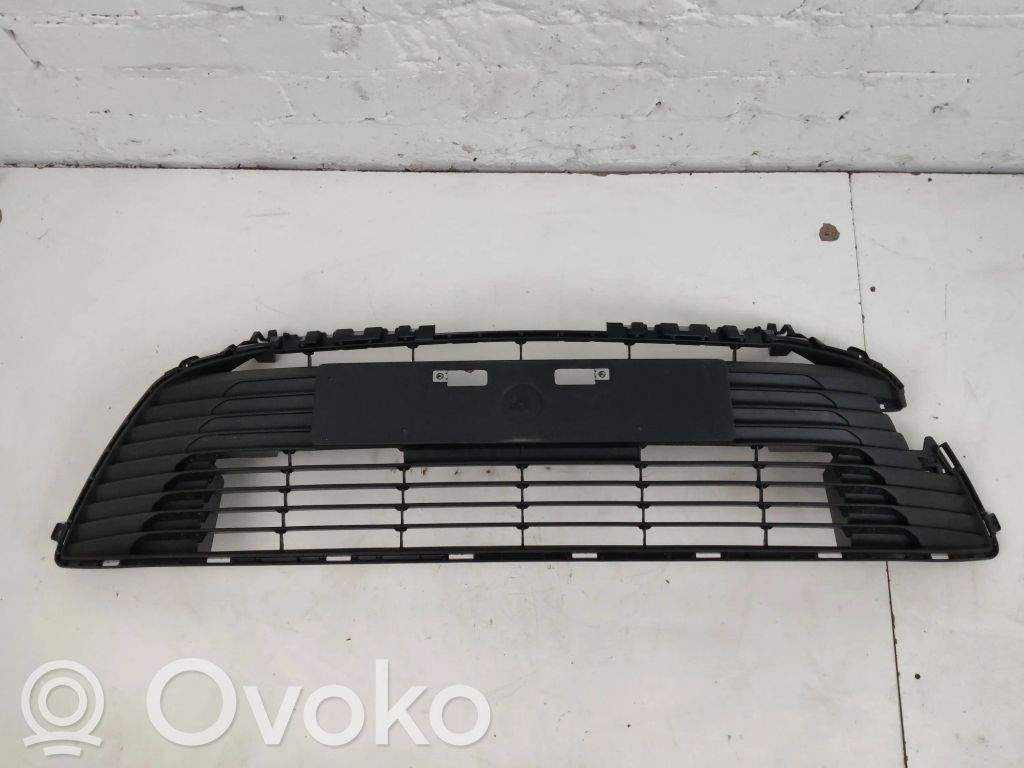 Toyota Corolla E160 E170 Front bumper lower grill 