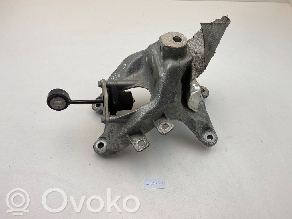 Audi A4 S4 B9 8W Engine mounting bracket 