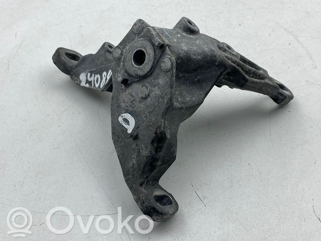 Audi SQ7 Engine mount bracket 