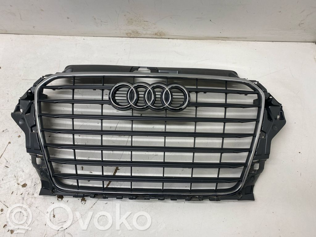 Audi A3 S3 8V Etupuskurin ylempi jäähdytinsäleikkö 