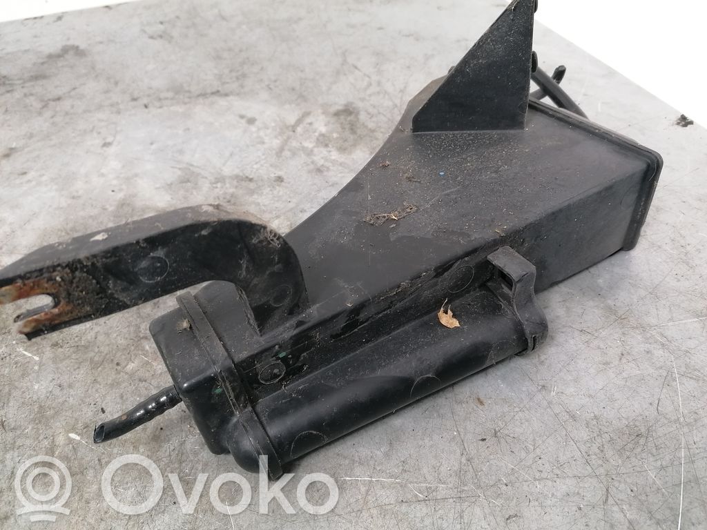 Audi A4 S4 B7 8E 8H Imuilman vaimennin 
