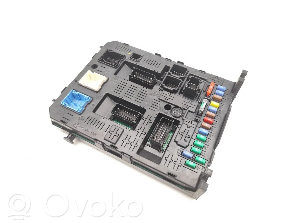 Peugeot 3008 II Módulo de fusible 