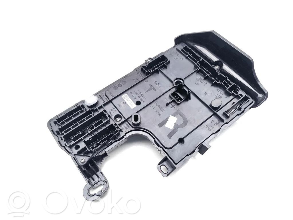 Tesla Model 3 Comfort/convenience module 