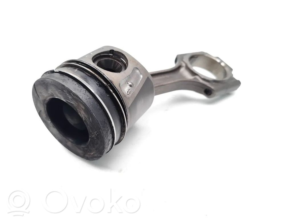 Chevrolet Cruze Piston with connecting rod 