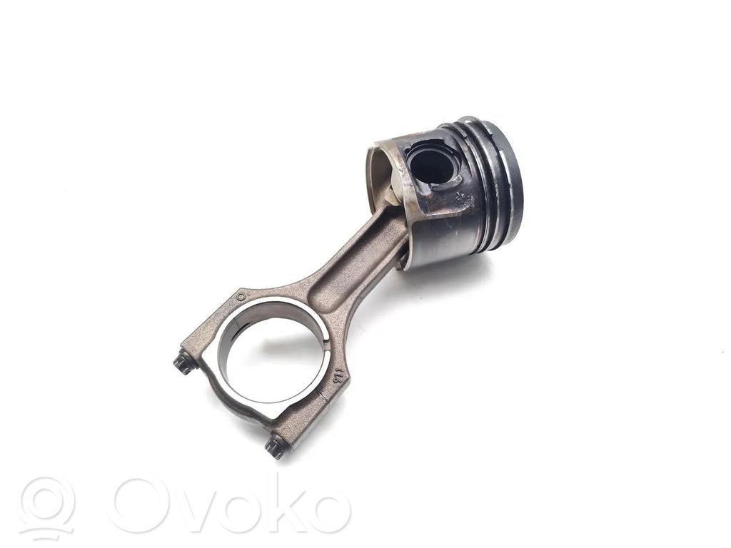 Piston with connecting rod   N47D20C