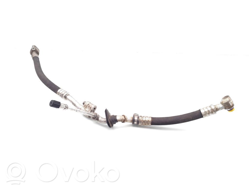 Volkswagen Touareg I Ilmastointilaitteen putki (A/C)