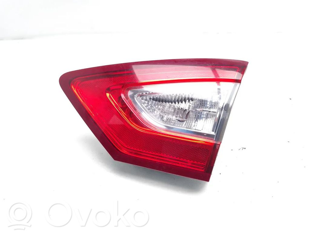 Ford Mondeo MK V Galinis žibintas dangtyje 