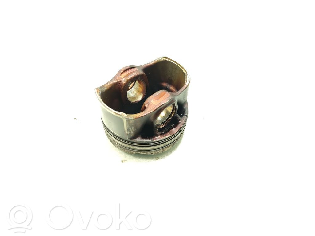 BMW X1 F48 F49 Piston