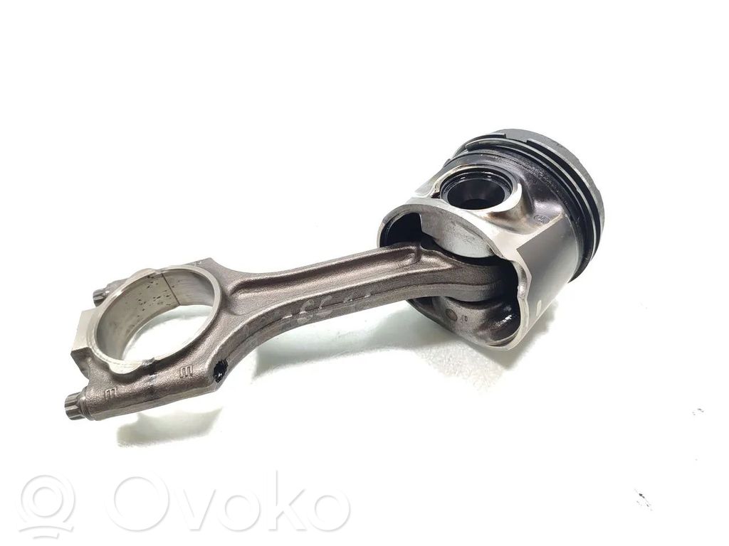 Piston avec bielle