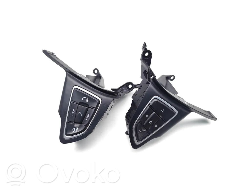 Ford Focus Steering wheel buttons/switches 
