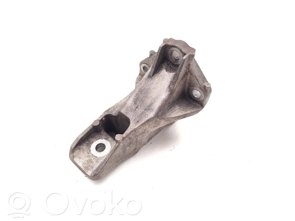 Engine mounting bracket   CPLA6061CB