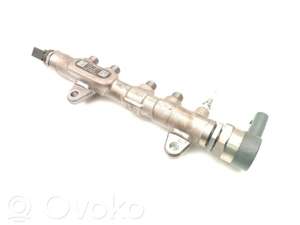 BMW 1 F20 F21 Listwa wtryskowa 