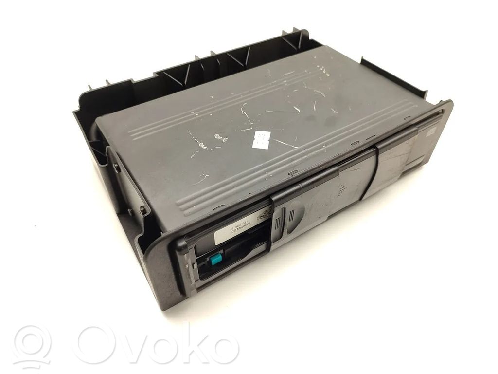 Land Rover Discovery CD/DVD changer 