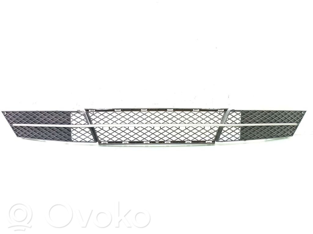 BMW 5 E60 E61 Kratka dolna zderzaka przedniego 