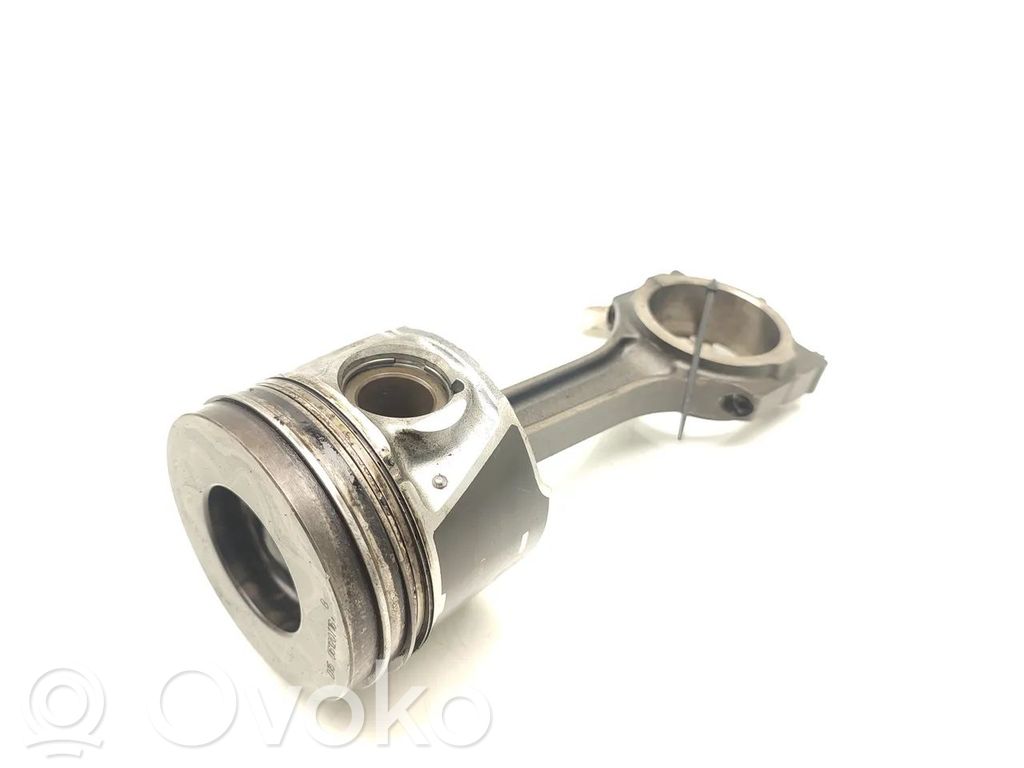 Ford Mondeo Mk III Stūmoklis su švaistikliu 