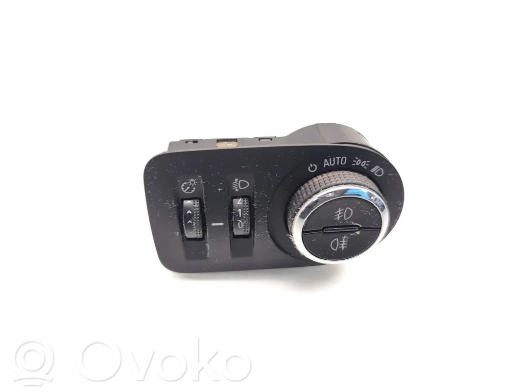 Light switch   13470454