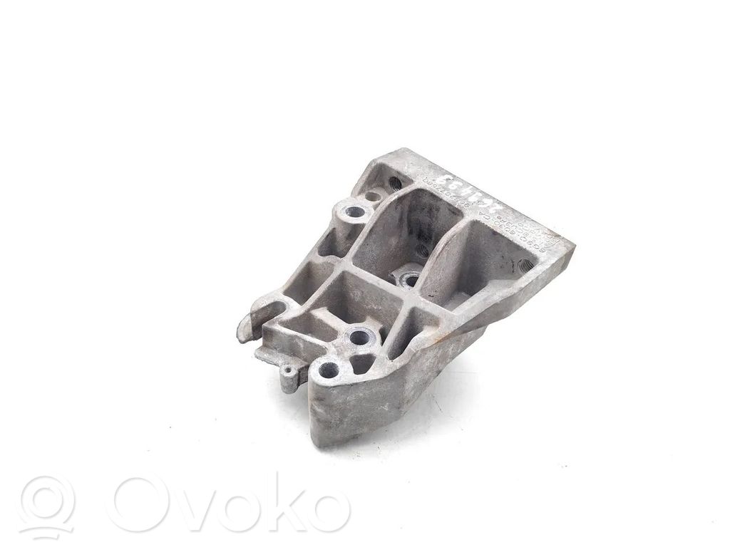 Land Rover Discovery 4 - LR4 Engine mounting bracket 