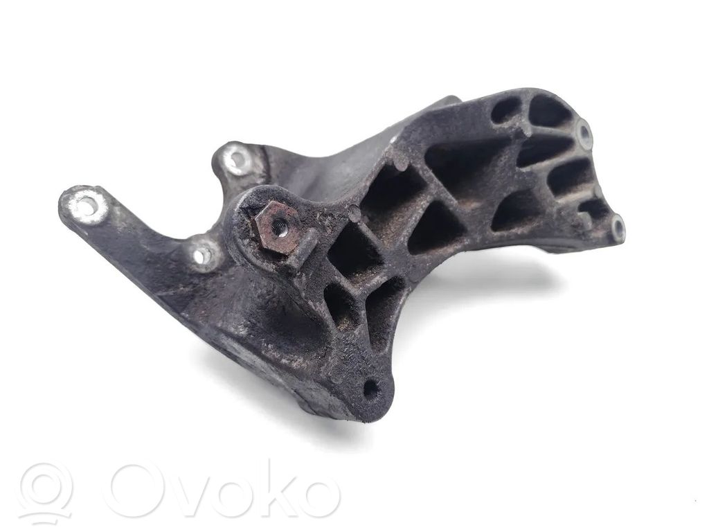 Engine mounting bracket