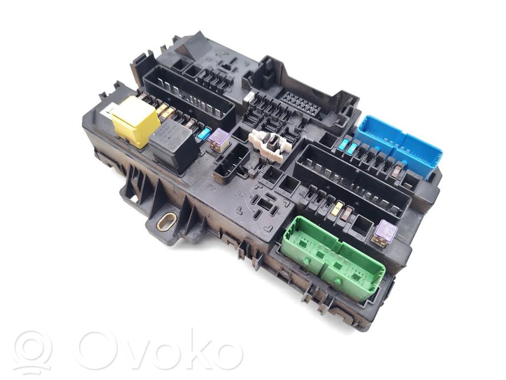 Opel Astra H Drošinātāju bloks 