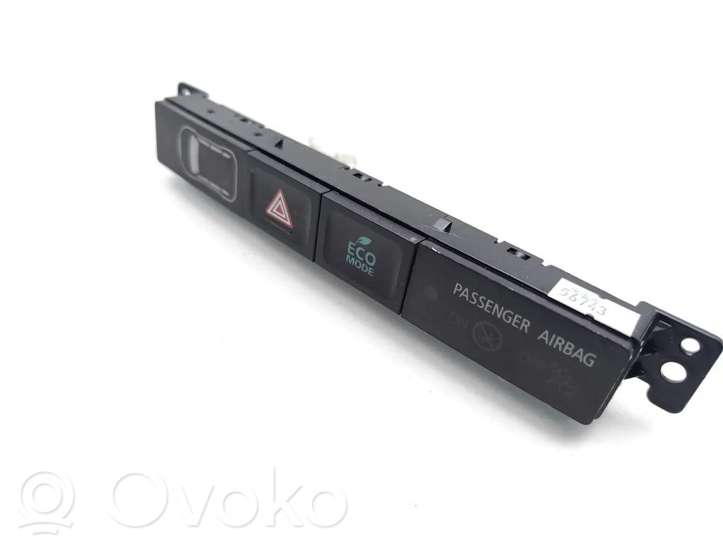 Mitsubishi Outlander Hazard light switch 