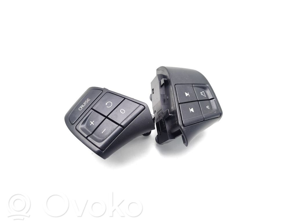 Volvo XC70 Butoane/comutatoare pe volan