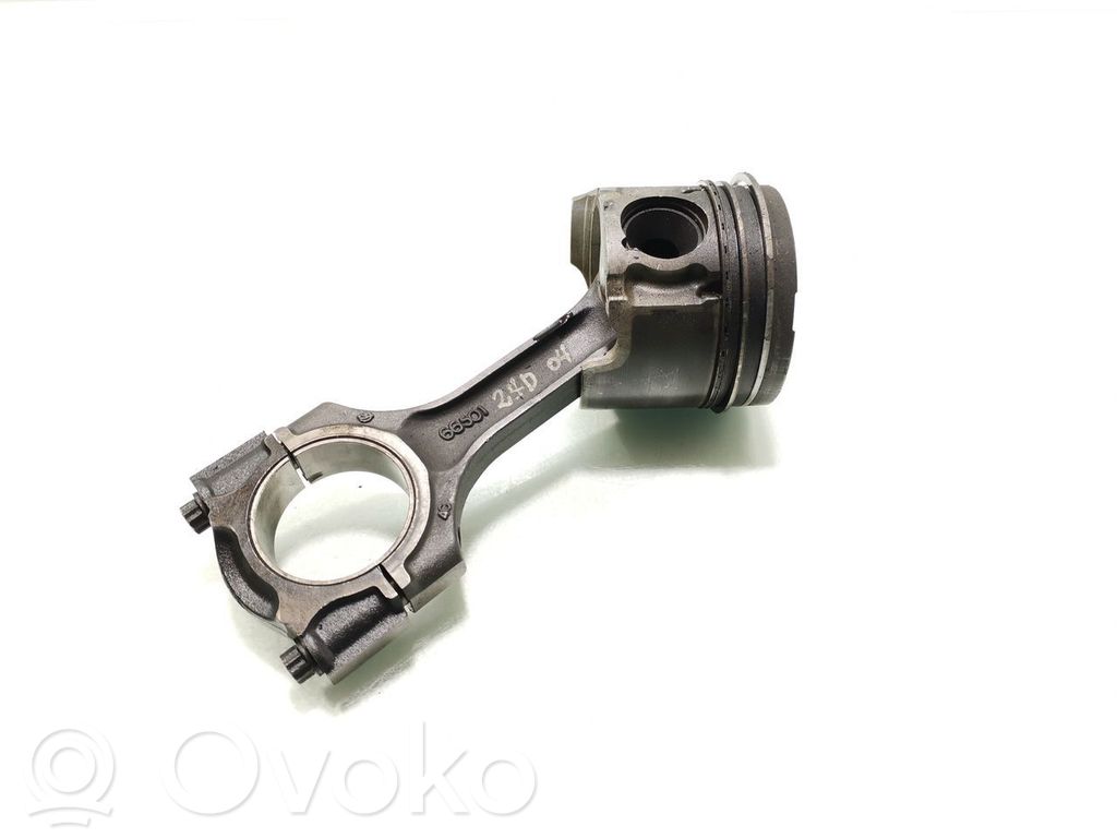 Piston avec bielle