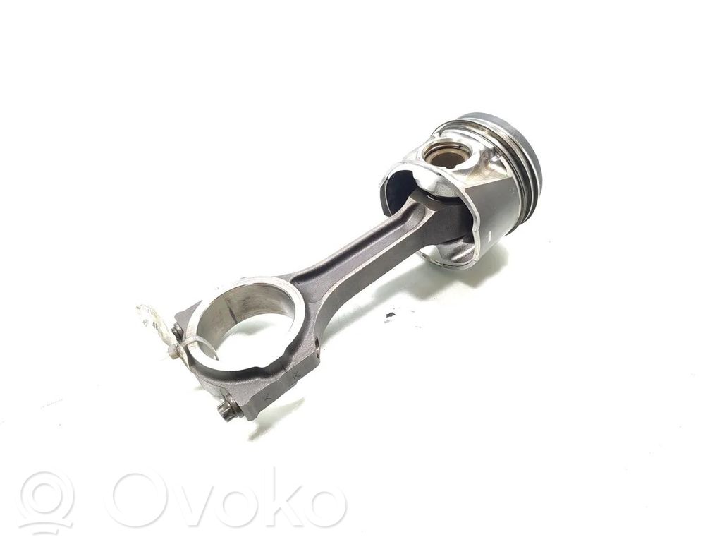 Ford Mondeo Mk III Piston with connecting rod 